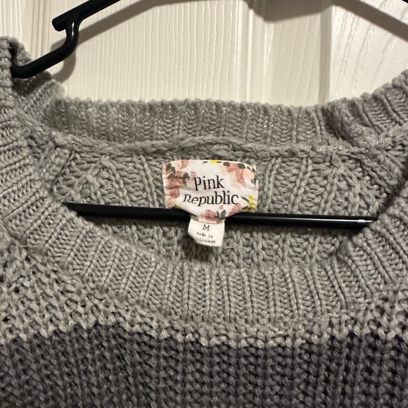 Size Medium women’s sweater - Picture 3 of 7